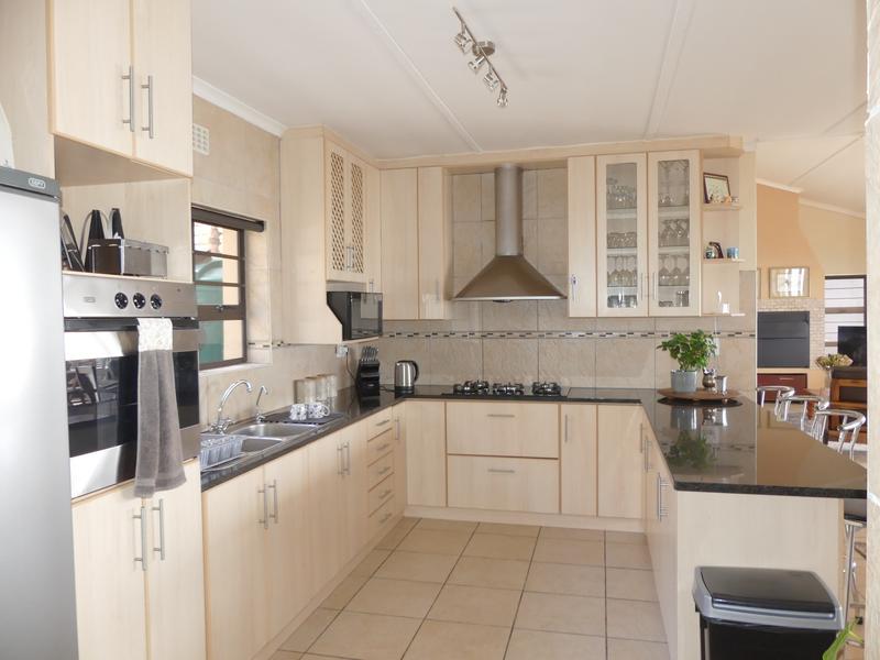 5 Bedroom Property for Sale in Britannia Bay Western Cape